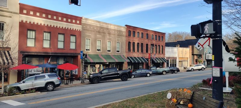 These North Carolina Small Towns Were Basically Designed For A Perfect Easter Weekend - Decor Hint Tryon