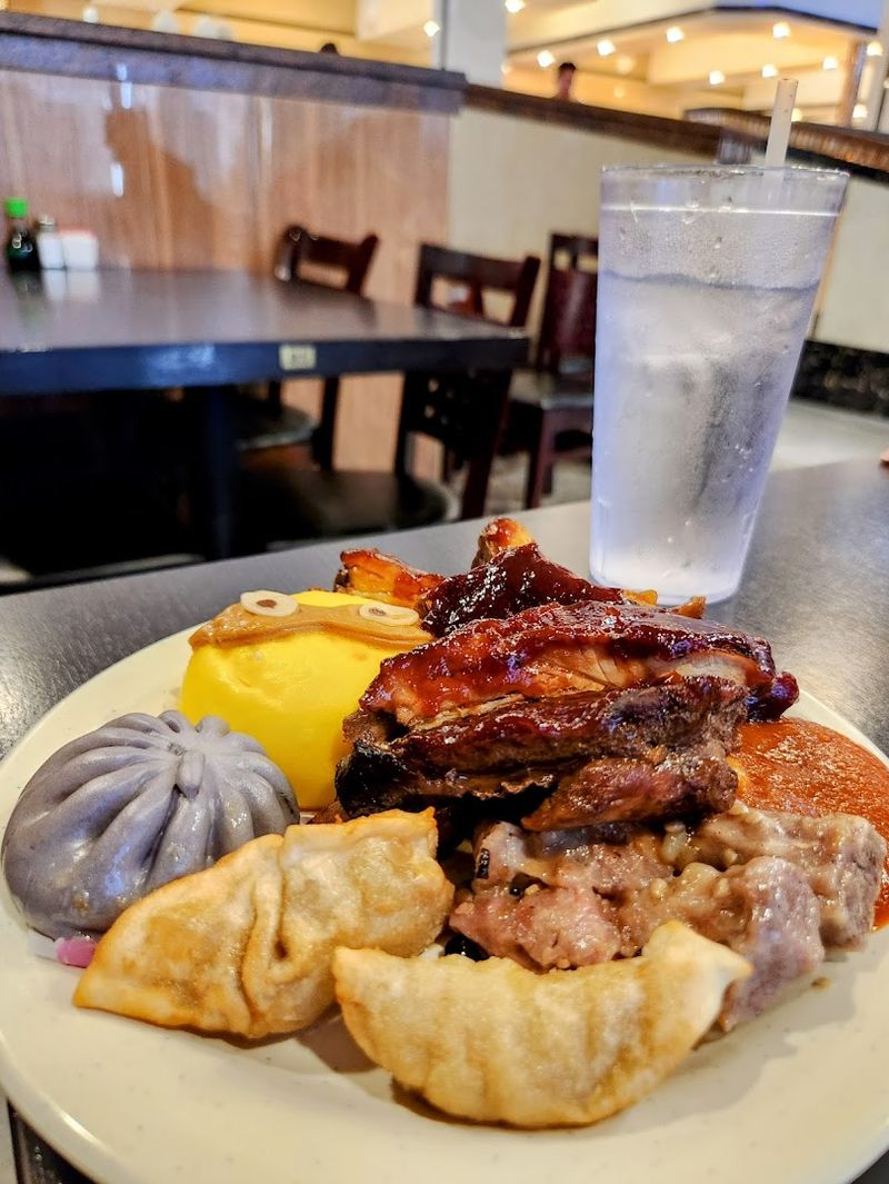 The Seafood Buffet In California Quietly Lives Up To The Hype - Decor Hint Best Times To Visit For A Calmer Experience