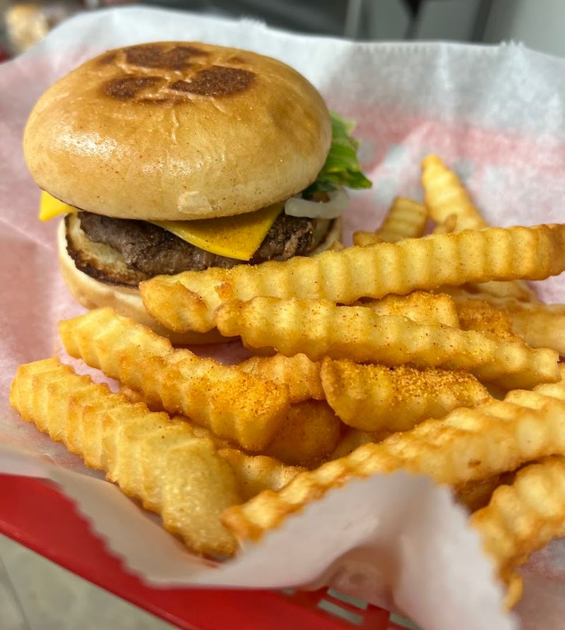 This Unassuming North Carolina Cabin Serves Southern Comfort Food People Rave About - Decor Hint Takeout, Delivery, And Family Meal Deals