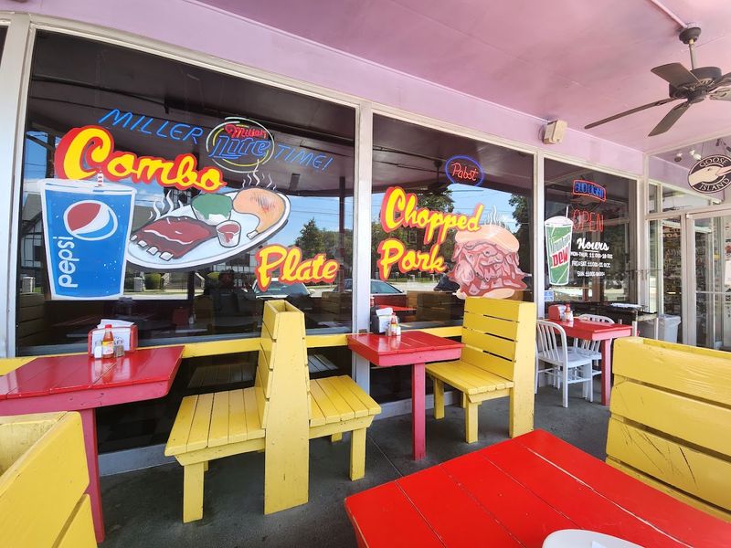 This Tiny Georgia Restaurant Is Known For BBQ That Keeps People Coming Back - Decor Hint A True Community Gathering Spot