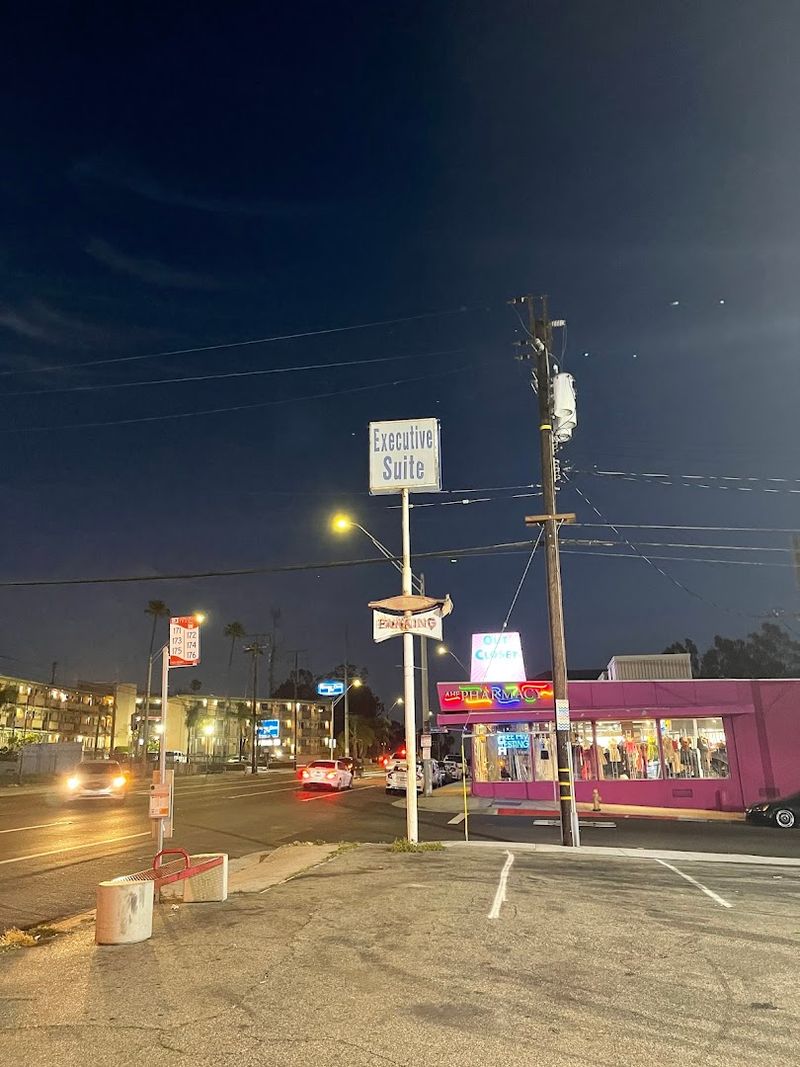 This California Thrift Store Helps Fund Healthcare Every Time Someone Shops - Decor Hint Voted Best Charity By Los Angeles Times Readers In 2023