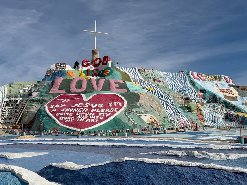 There's A Colorful Mountain In California Covered In Paint And Built By One Man - Decor Hint The Folk Art Society Of America Recognized It As Worth Preserving