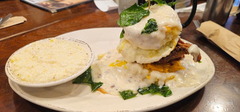 This Log Cabin Restaurant In Blairsville, Georgia Serves Incredibly Flaky Biscuits And A Legendary Sausage Gravy - Decor Hint Applewood Smoked Bacon