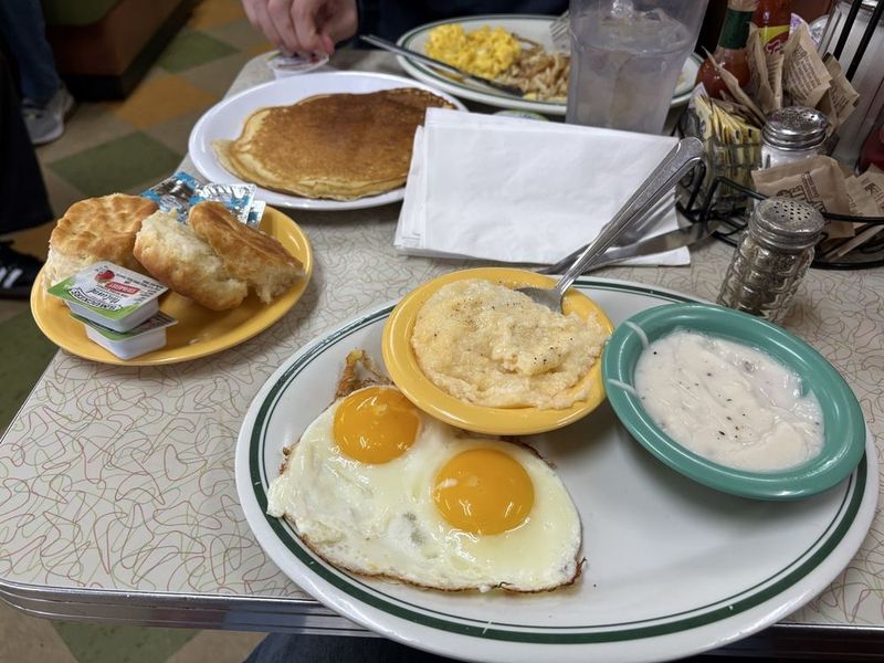 This 1950s Time-Capsule Diner In Atlanta Georgia Serves Lemon Icebox Pie Worthy Of Movie Fame - Decor Hint Classic Southern Breakfasts