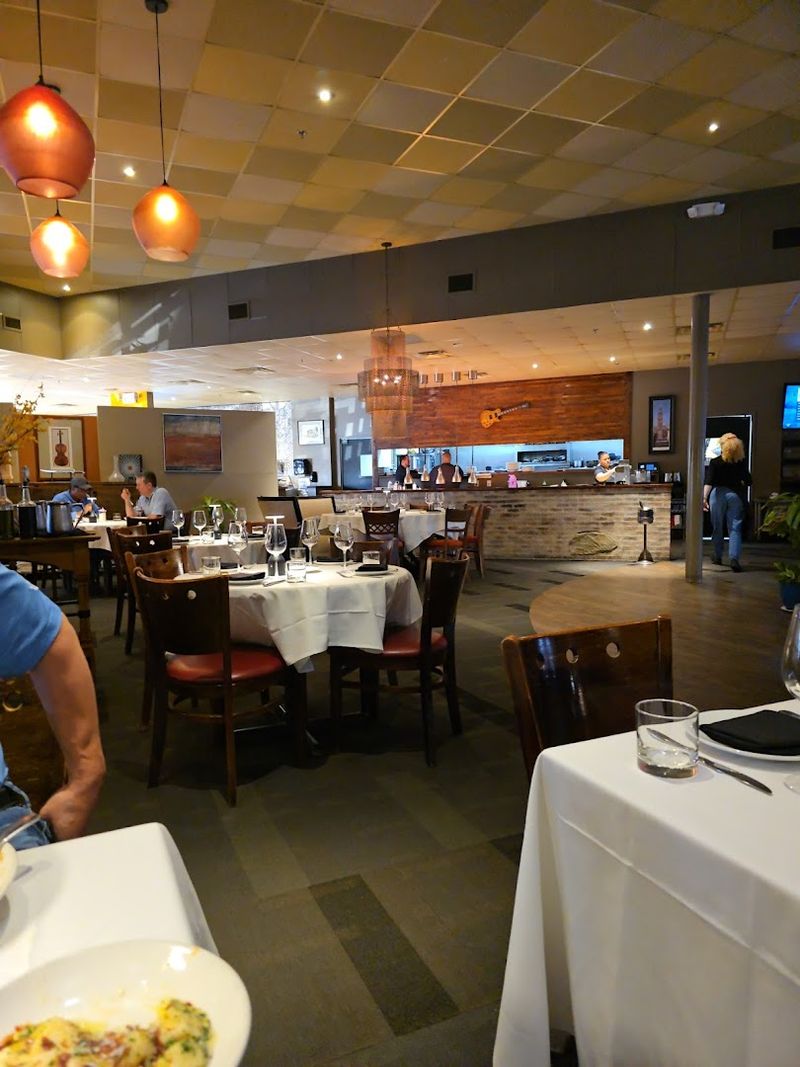 14 Georgia Italian Restaurants That Are Always Packed On Friday Nights - Decor Hint il Giallo Osteria & Bar – Sandy Springs