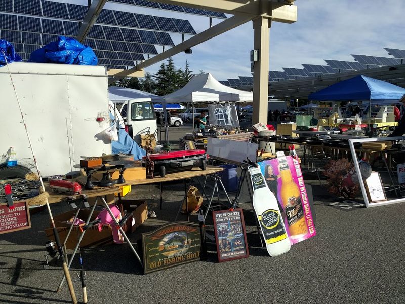 This Massive California Outdoor Market Is A Treasure Hunter's Dream - Decor Hint Rain Or Shine, The Market Goes On