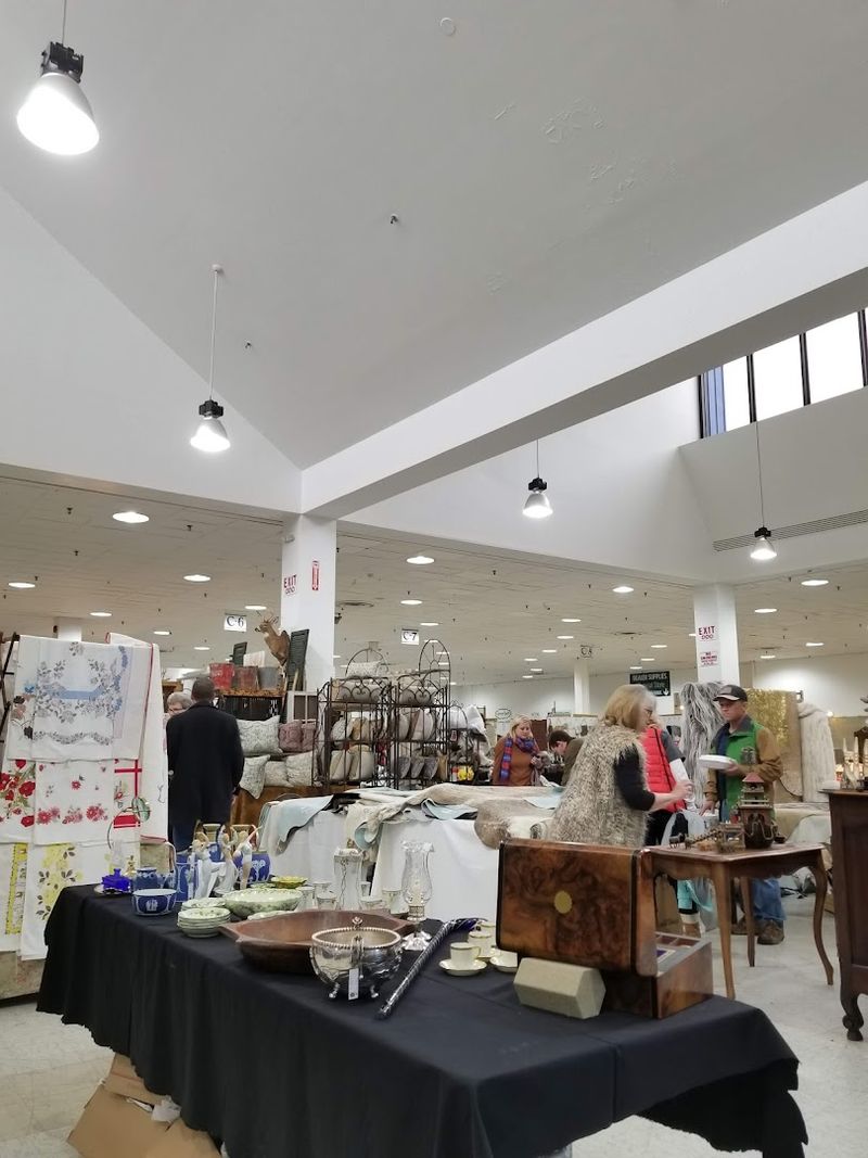 This Treasure-Filled Marketplace Scott Antique Markets Atlanta Georgia Is A 2026 Must-Visit - Decor Hint Held Every Second Weekend of the Month