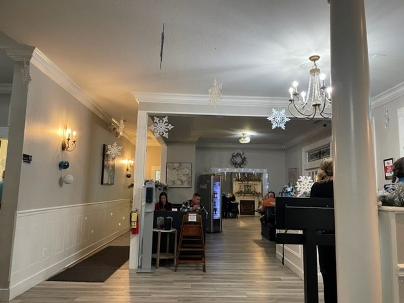 This Cozy Blue Ridge Restaurant In Georgia Is The Definition Of Southern Charm - Decor Hint Family-Friendly Atmosphere That Works for All Ages