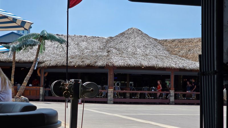 Relaxed Dockside Dining Atmosphere