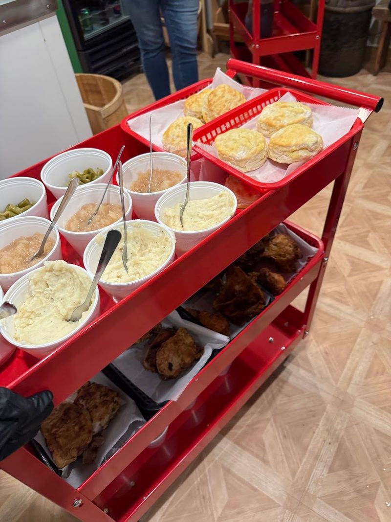 This Unassuming North Carolina Cabin Serves Southern Comfort Food People Rave About - Decor Hint Meatloaf, Mashed Potatoes, And Real Soul Food