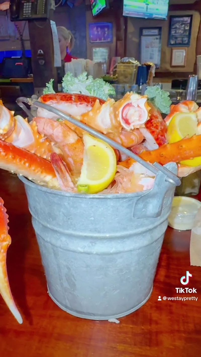 Coastal-Inspired Decor That Sets the Mood