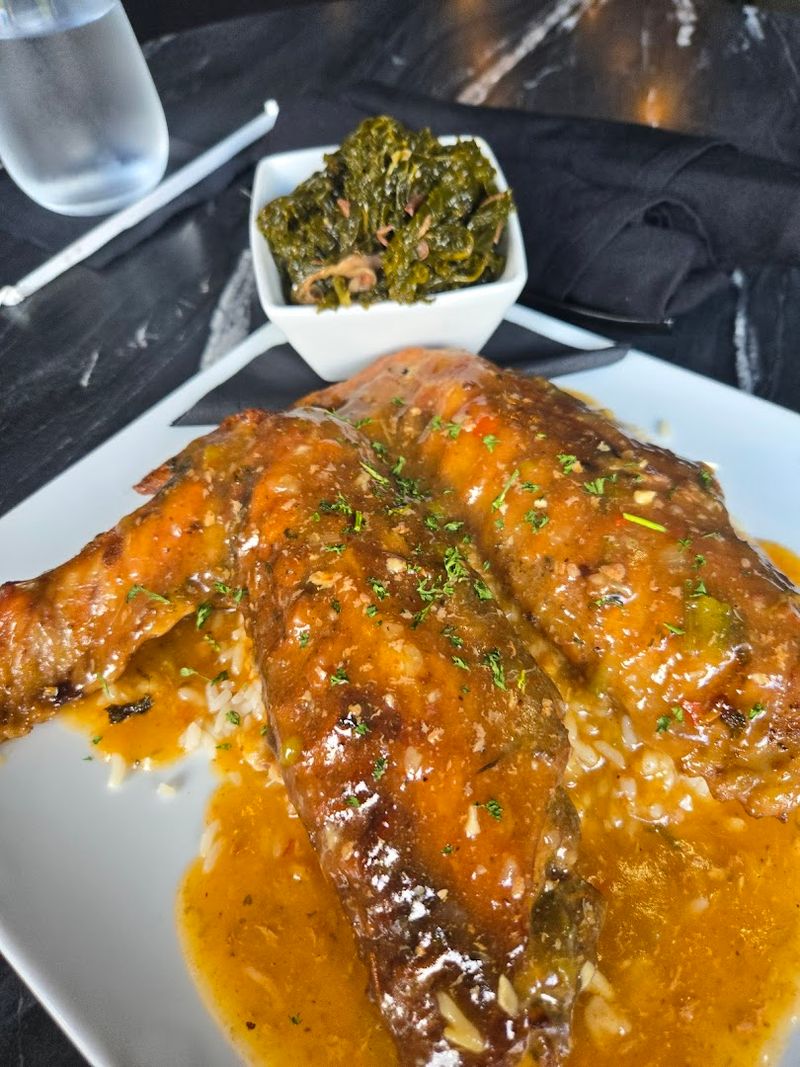 This Low-Key Georgia Restaurant Is Known For Wings That Keep People Coming Back - Decor Hint Attentive and Friendly Service