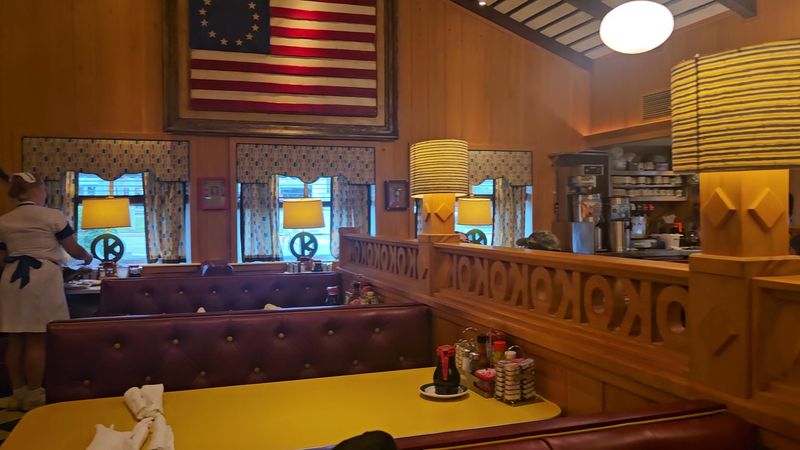 Classic Diner Atmosphere With Retro Charm