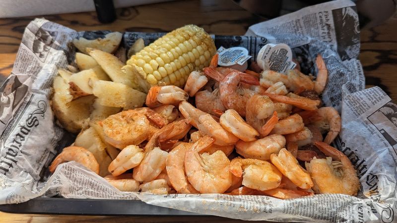 This No-Frills Restaurant In Georgia Has Famous Seafood Known Throughout The State - Decor Hint Accessible Location on Tybee Island Near Savannah