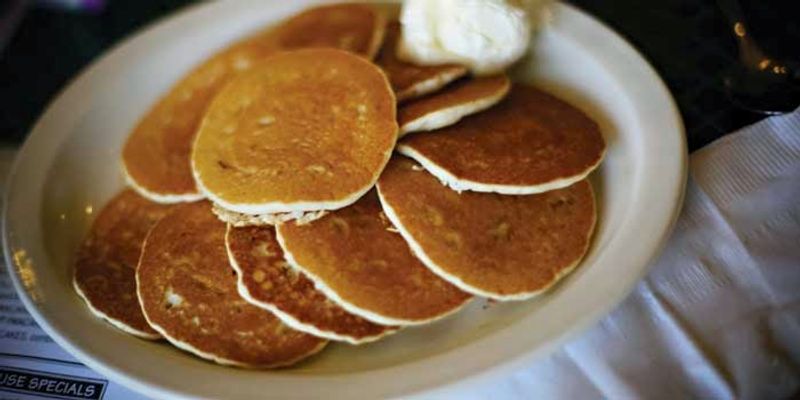 This Cozy Mountain Breakfast Spot In North Carolina Is Worth Waking Up Early For - Decor Hint Buttermilk Pancakes That Keep People Coming Back