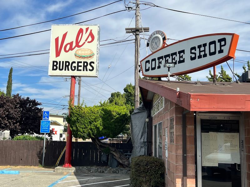 Val's Burgers, Hayward