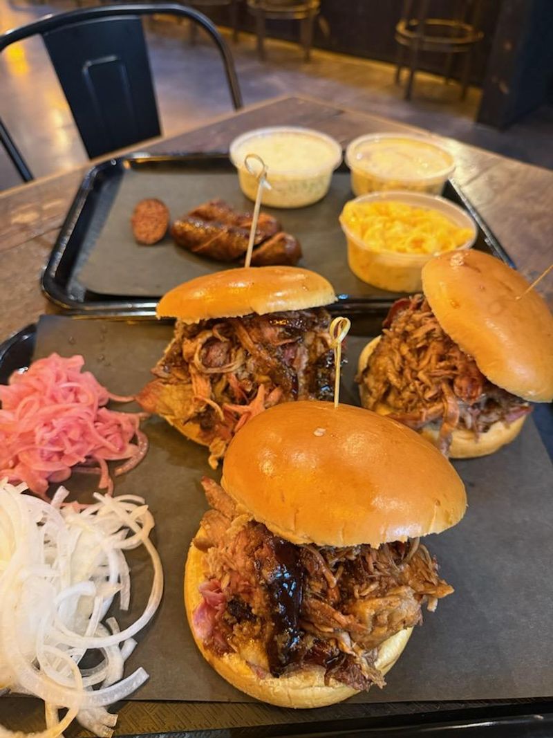 Horn Barbecue, Fresno