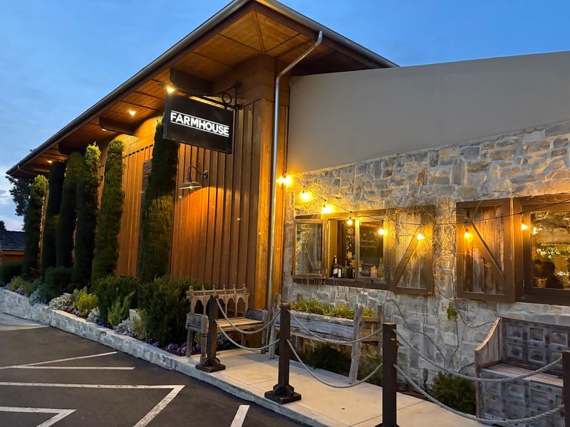 Farmhouse At Roger's Gardens