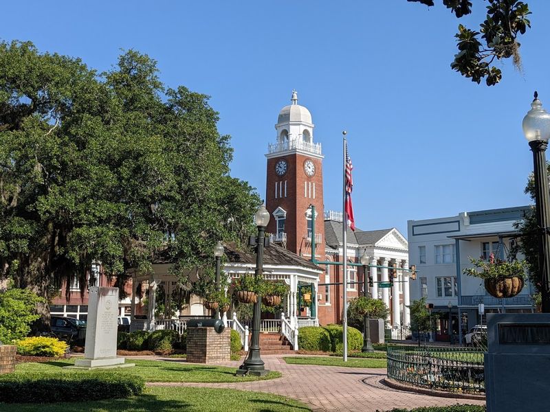 This 2026 List Reveals 16 Georgia Cities Where $1,200 A Month Covers Retirement - Decor Hint Bainbridge