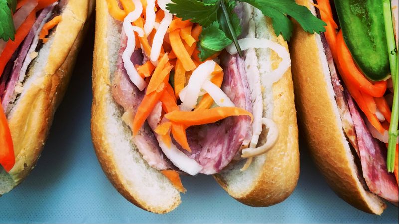 Le's Sandwiches & Cafe