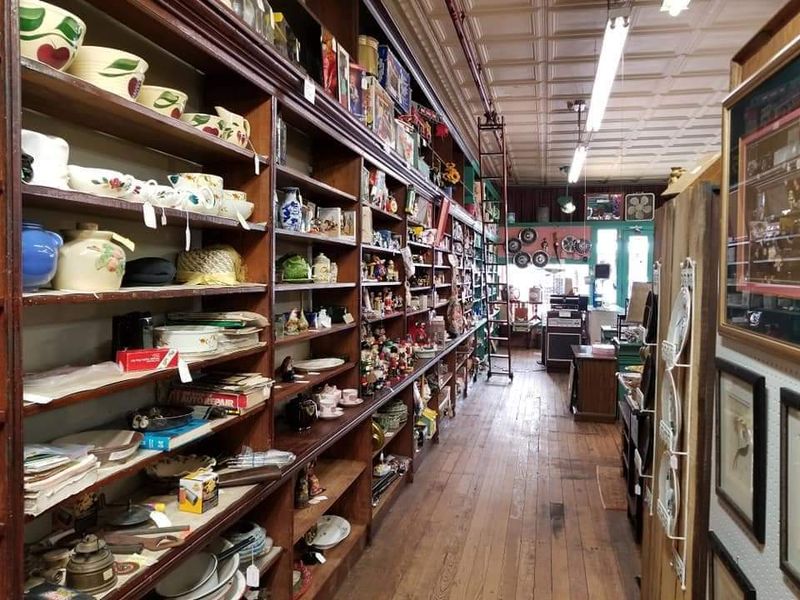 Mount Pilot Antiques, Pilot Mountain