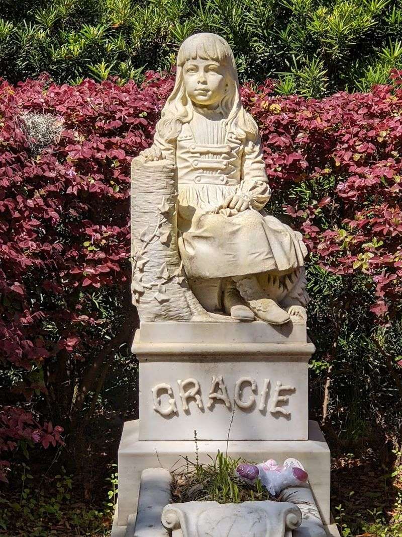 This Haunted Landmark Bonaventure Cemetery Savannah Georgia Draws Thousands - Decor Hint Little Gracie Watson's Grave