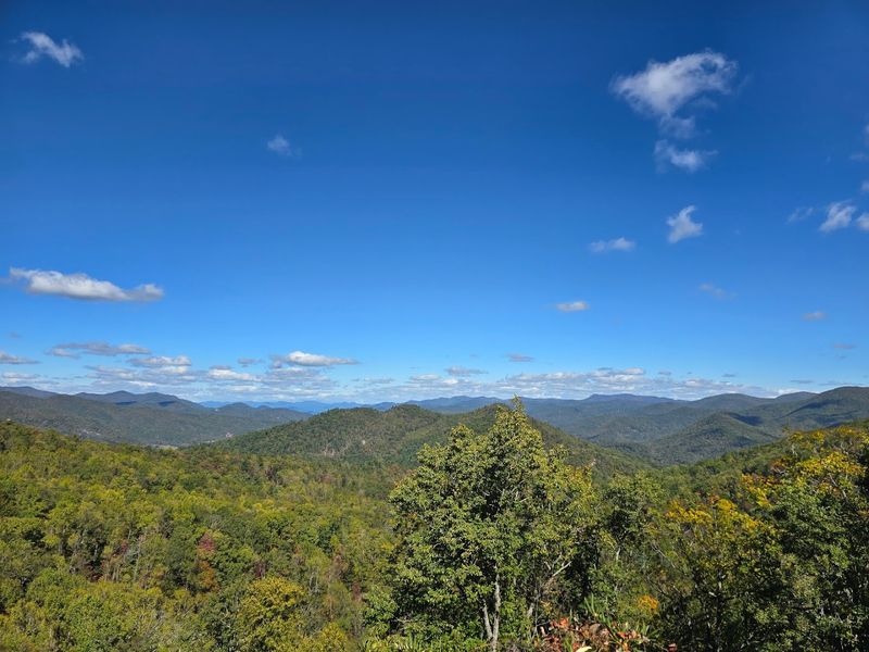 Scenic Drives Through the Blue Ridge: Windows Down, Worries Gone