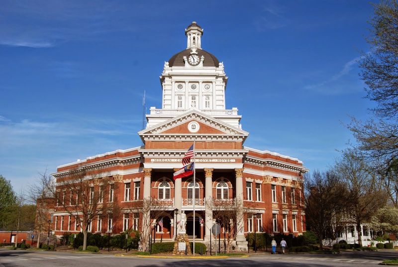 This Historic Small Town In Georgia Is Perfect For Relaxing Weekend Getaways - Decor Hint Self-Guided Walking Tour of Downtown