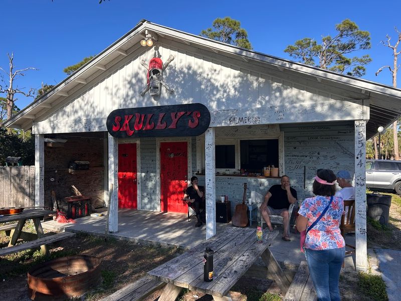 16 Florida Hole-In-The-Wall Restaurants Locals Can't Get Enough Of - Decor Hint Skully's Low Country Boil, Port St. Joe