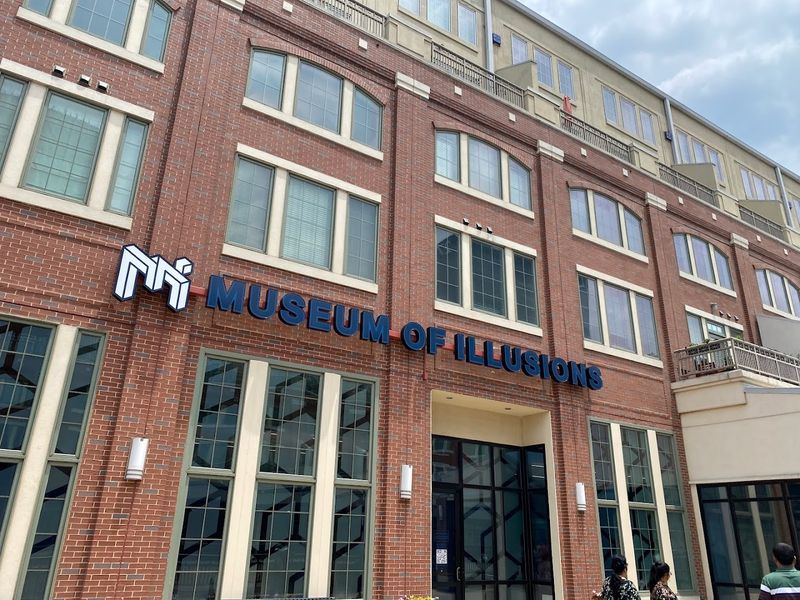 Mirror Mazes That Challenge Your Sense of Direction