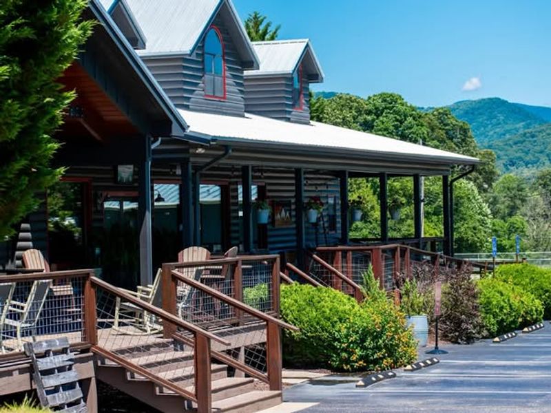 This Log Cabin Restaurant In Blairsville, Georgia Serves Incredibly Flaky Biscuits And A Legendary Sausage Gravy - Decor Hint Locally Sourced On-Site Market
