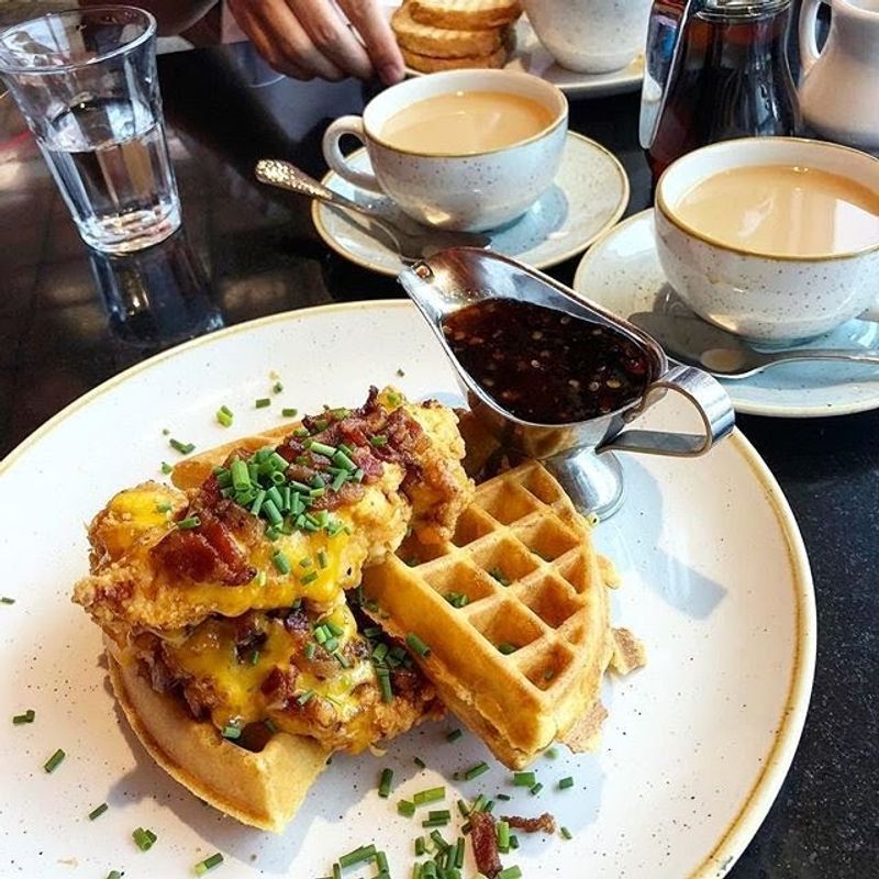 This Old-School Georgia Diner Is Known For Burgers That Keep People Coming Back - Decor Hint Breakfast Options to Start the Day Right