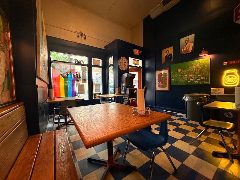 The North Carolina Burger Joints That Never Need Advertising Because The Lines Say Everything - Decor Hint Heff's Burger Club