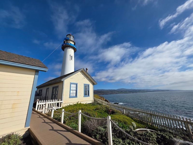This Historic Lighthouse In California Hides One Of The Coolest Hostels In The US - Decor Hint What It's Like Sleeping Steps From The Ocean