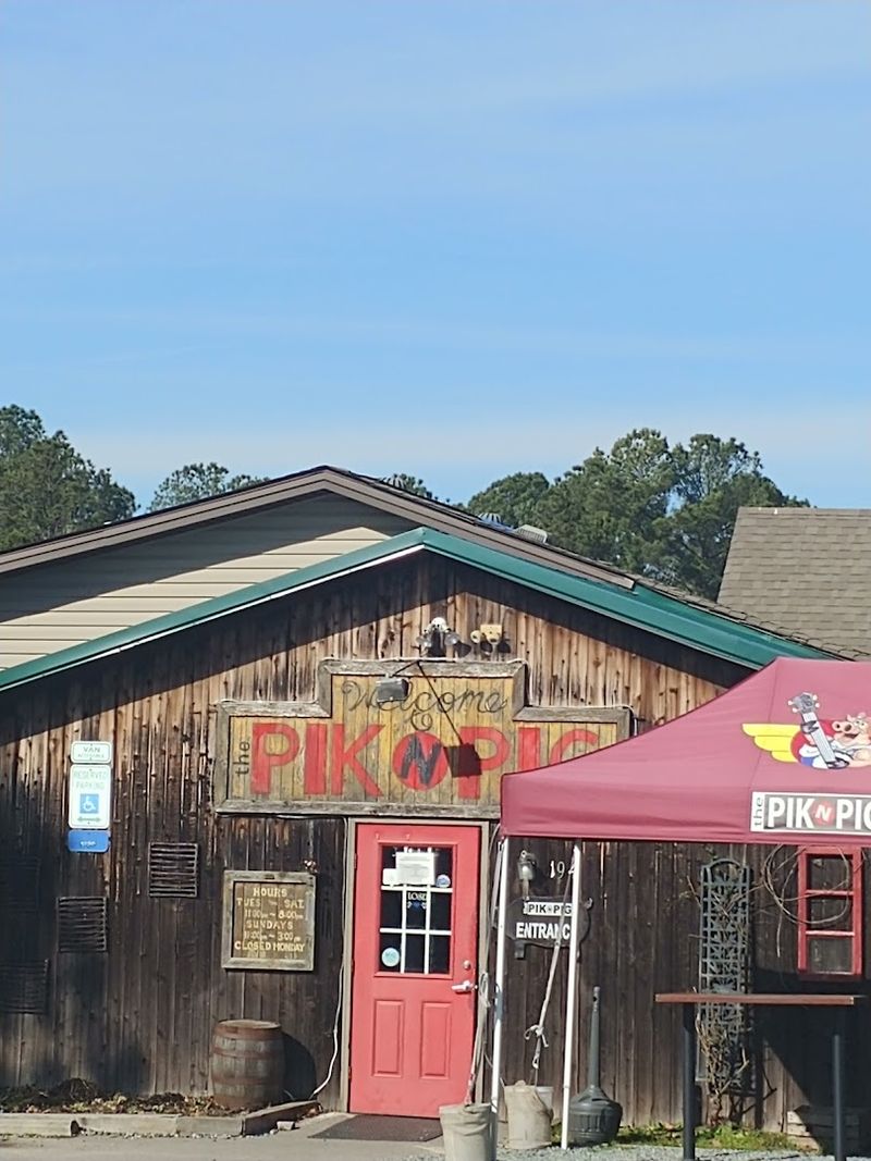 Pik-N-Pig, Carthage