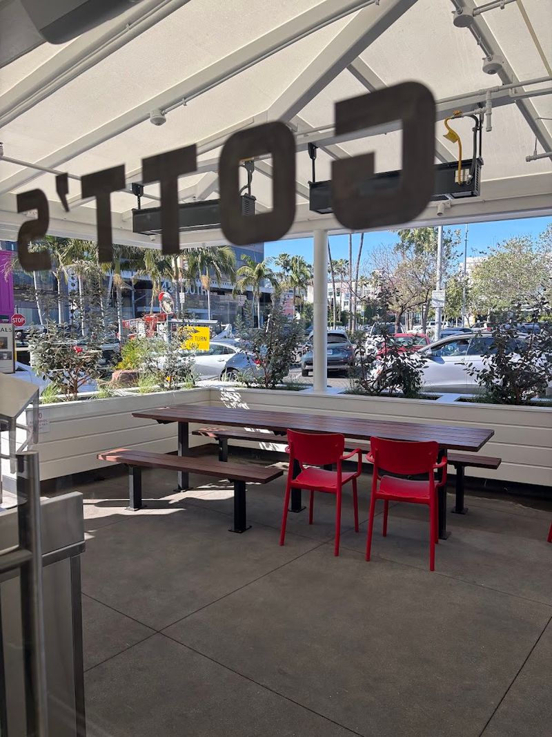 Beloved Northern California Roadside Burger Stand Opened Its First L.A. Location At The Grove - Decor Hint A Pet-Friendly Policy On The Patio