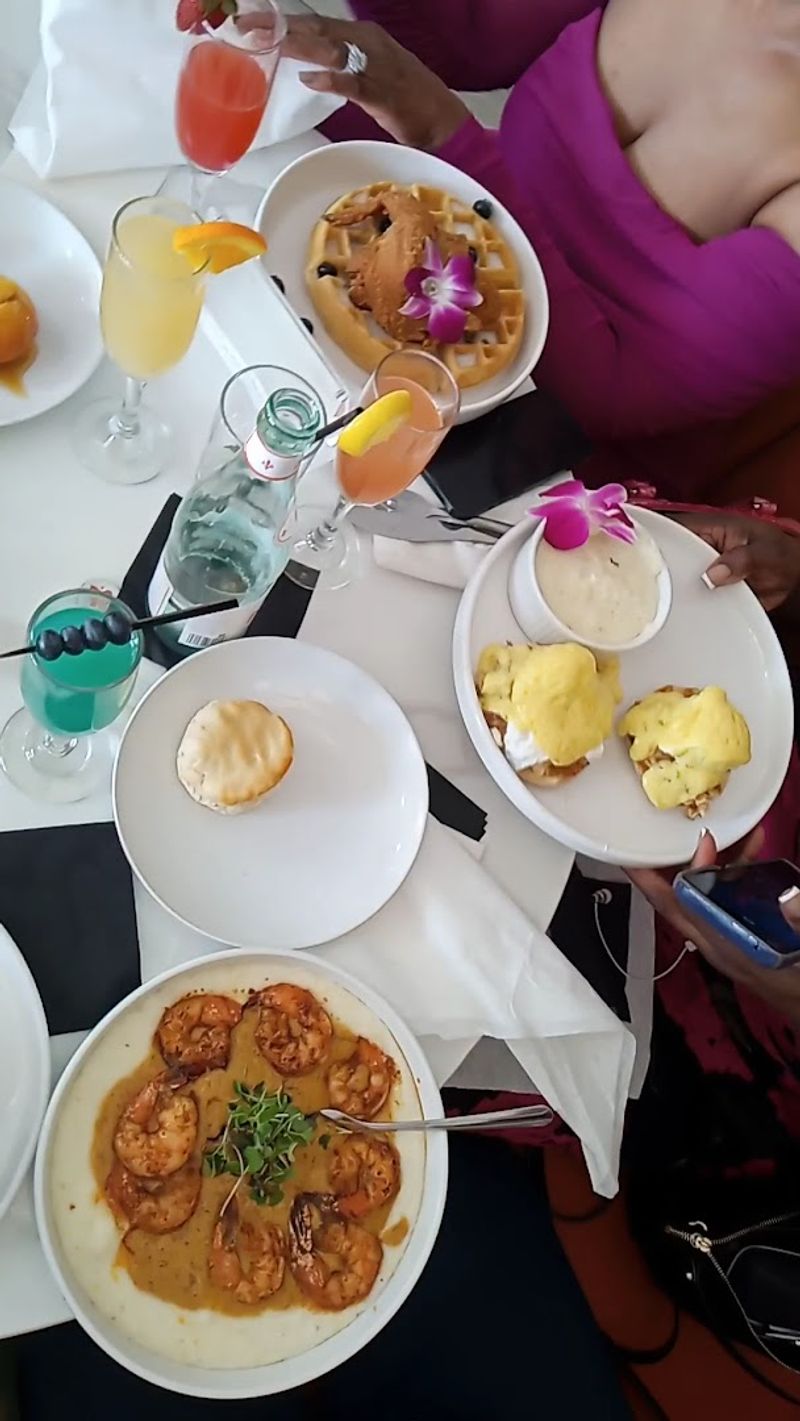 Signature Cocktails With a Theatrical Flair