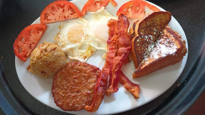 14 Remote Florida Eateries Worth Steering Off The Highway For - Decor Hint Mrs. Mac's Kitchen, Key Largo