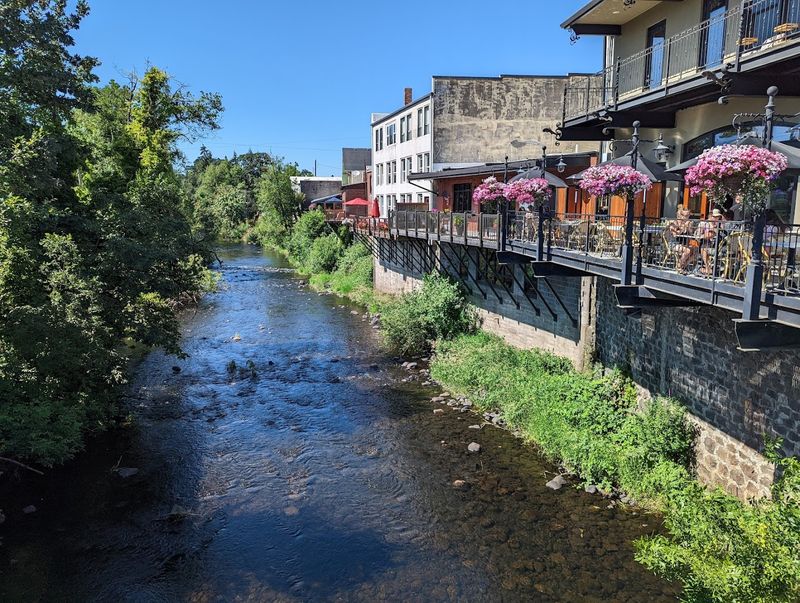 Why Oregonians Keep Coming Back To These Quiet Towns Every Time Life Gets Loud - Decor Hint Silverton