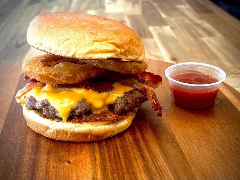 The North Carolina Burger Joints That Locals Choose Every Single Time Over The Big Chains - Decor Hint Huckle Burger - Greenville, NC