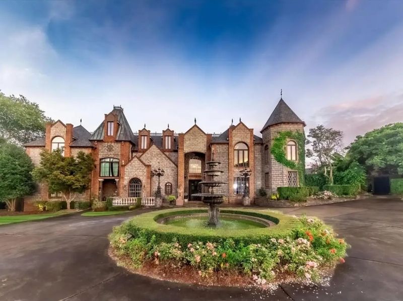 Chateau Des Fleures, Angier