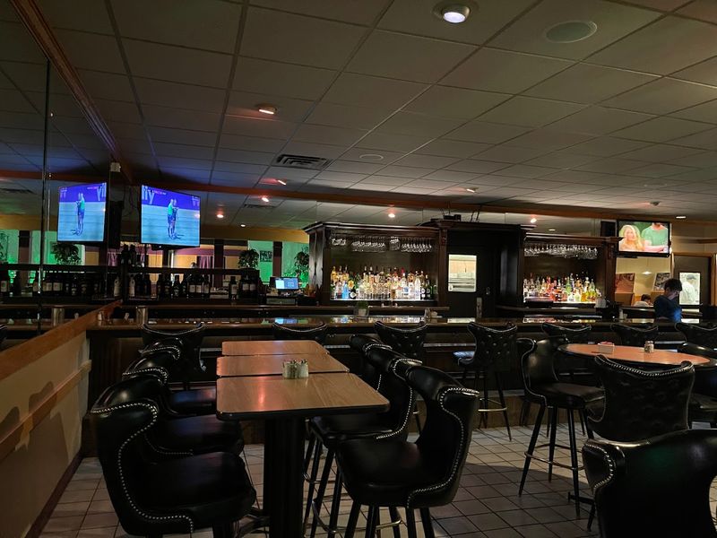 Enzo's Restaurant & Banquet