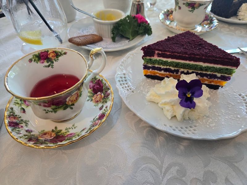 Lisa's Tea Treasures, Campbell