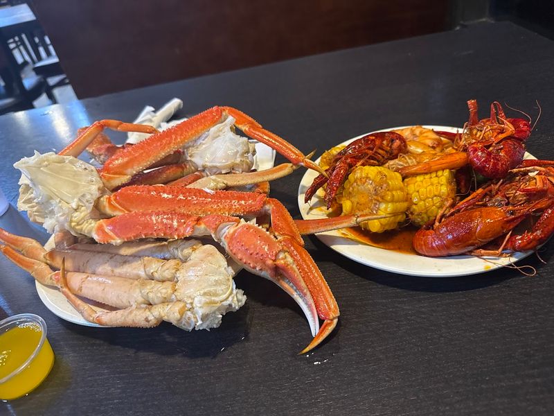 The Seafood Buffet In California Quietly Lives Up To The Hype - Decor Hint Snow Crab Legs Are A Dinner And Weekend Feature