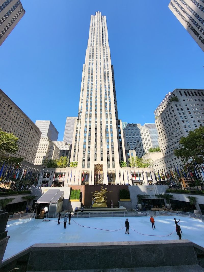 What Makes This New York Street One Of The Most Famous In The World - Decor Hint Landmarks That Stop You Mid-Step