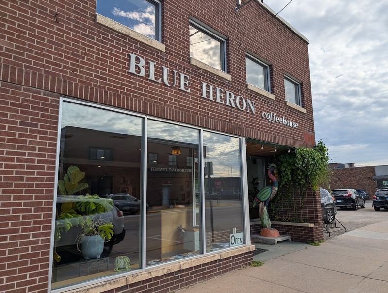 These 10 Mississippi River Cafés Are Worth Pulling Over For - Decor Hint Blue Heron Coffeehouse