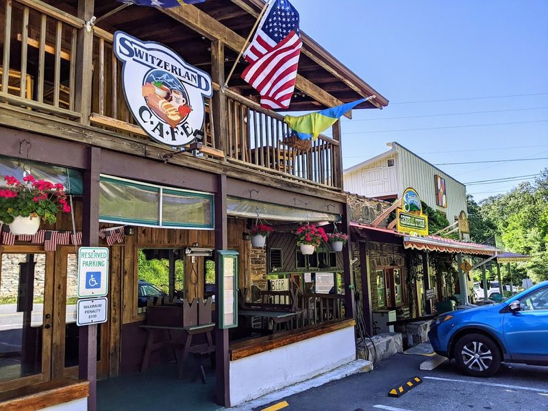 Little Switzerland Books & Beans, Marion