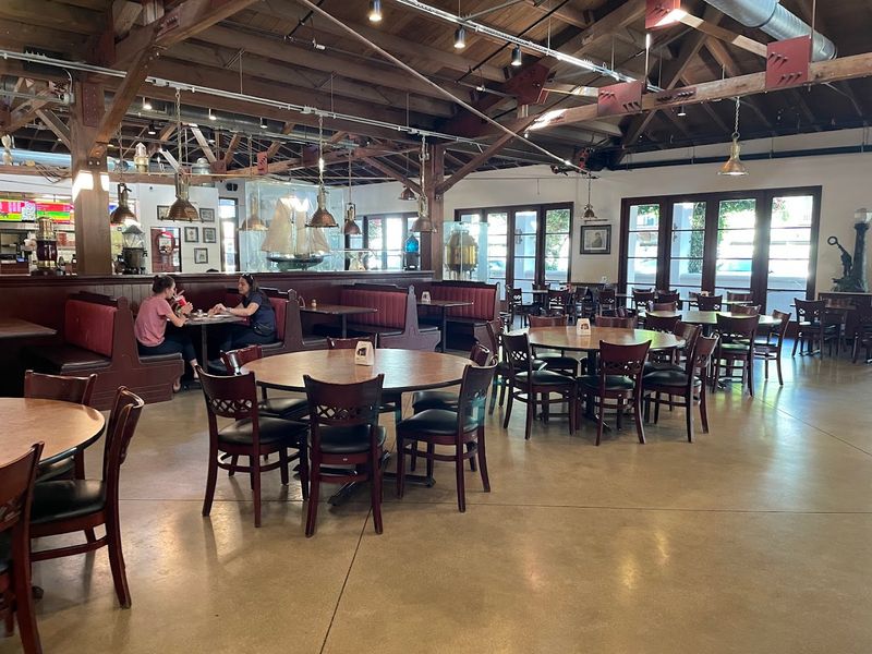 Rusty's Pizza Parlor, Santa Barbara