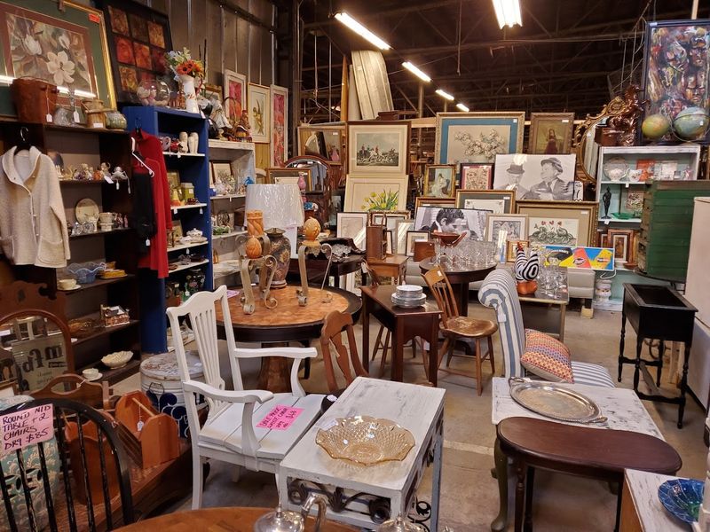 The Antique Tobacco Barn, Asheville