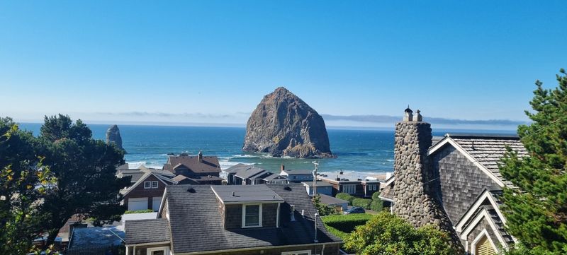 Why Oregonians Keep Coming Back To These Quiet Towns Every Time Life Gets Loud - Decor Hint Cannon Beach